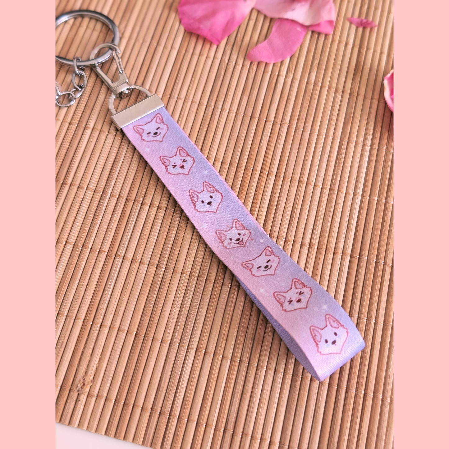 Lila Verlauf "Wolf Galaxy" Schlüsselband mit Acryl Anhänger: "Bellyrubs"