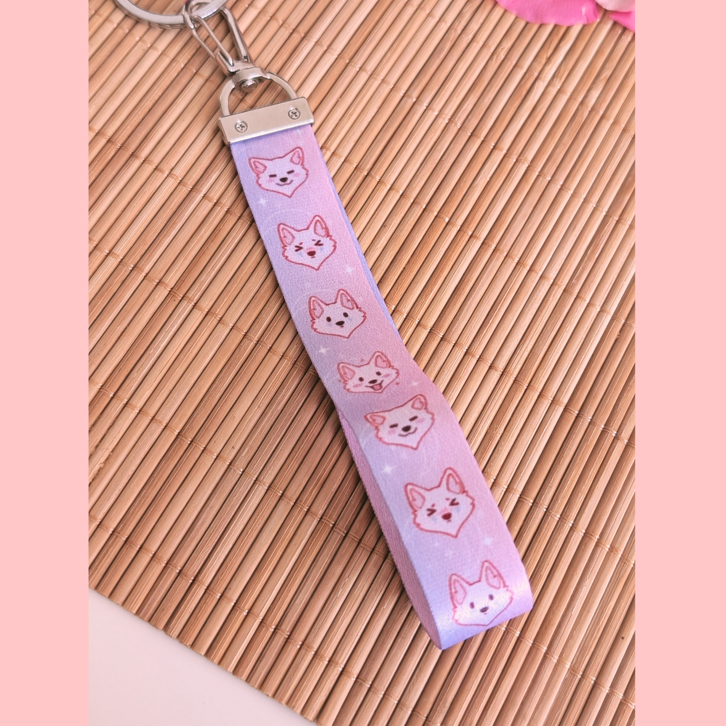 Lila Verlauf "Wolf Galaxy" Schlüsselband mit Acryl Anhänger: "Bellyrubs"