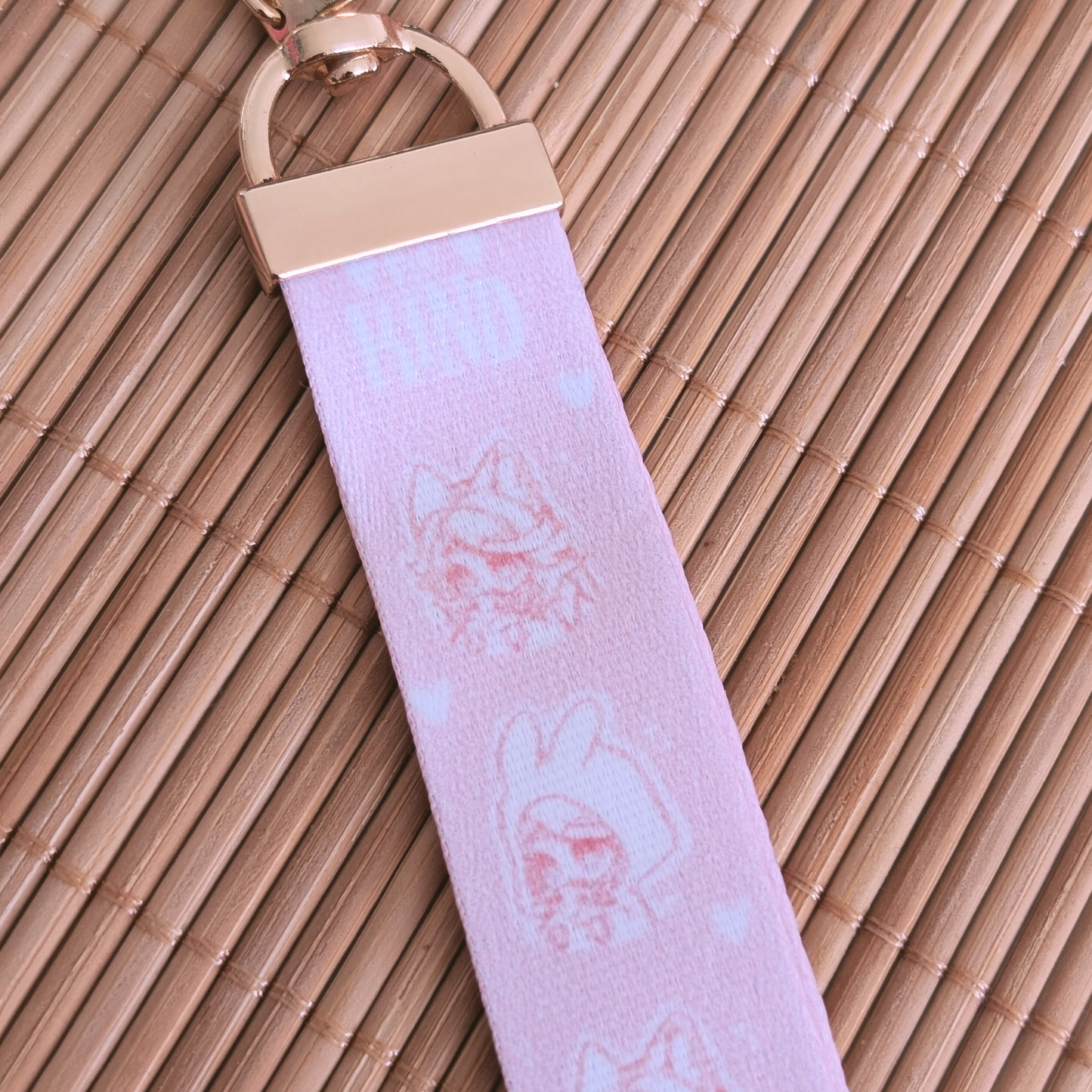 Rosa Schlüsselband mit Acryl Anhänger: "Wolf&Bunny"