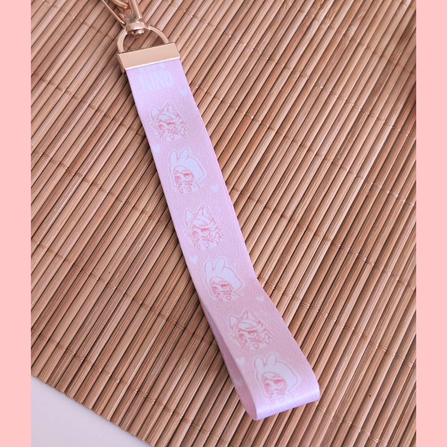 Rosa Schlüsselband mit Acryl Anhänger: "Wolf&Bunny"